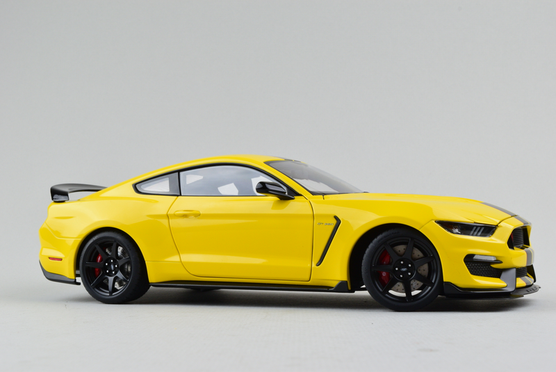 Illustration for article titled Mustang Monday: AUTOart Ford Shelby GT-350R